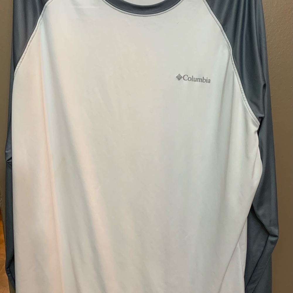 Men’s Columbia Omnishade long sleeve shirt. XL